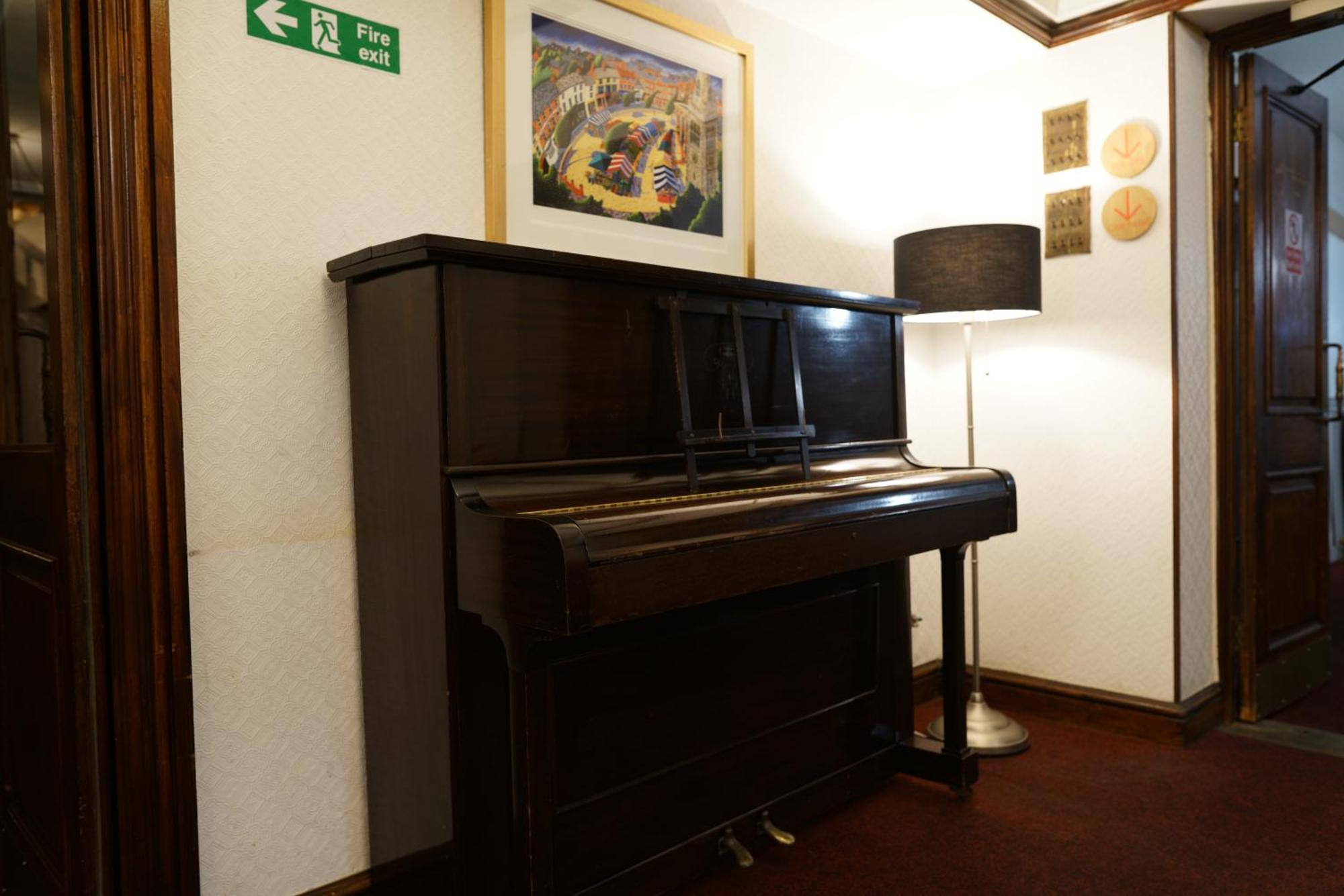 Royal Hotel Кеттерінг Екстер'єр фото